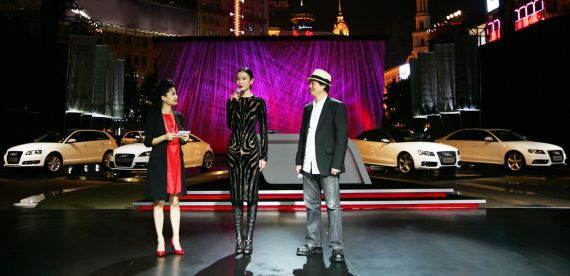主持人周瑛琦与国际名模杜鹃、著名摄影家尔冬强对话，诠释奥迪与上海的进取精神