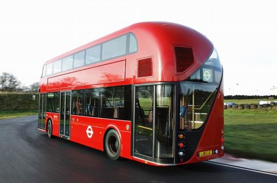 新款伦敦双层巴士于2012年2月投入使用