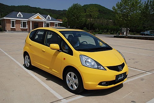 有情人终成眷属 情人节浪漫小车来配对儿