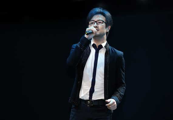 中国好声音导师汪峰献唱《我爱你中国》