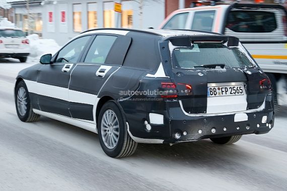 spyshots-engineers-unveil-mercedes-c-class-estate-medium_7