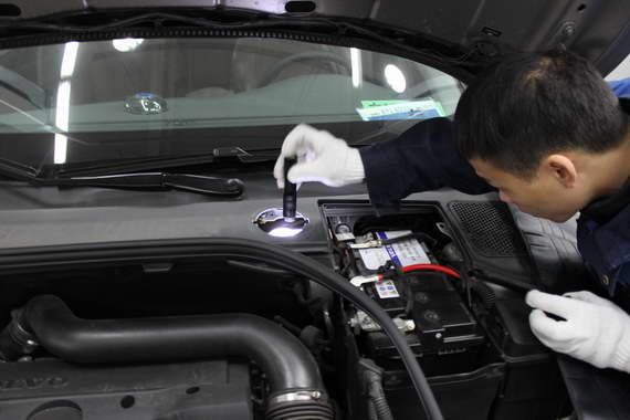 检查刹车油除了观察颜色和油液高度外 还需检查沸点及含水率