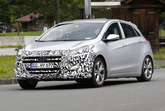 2015 Hyundai i30 facelift spied-1