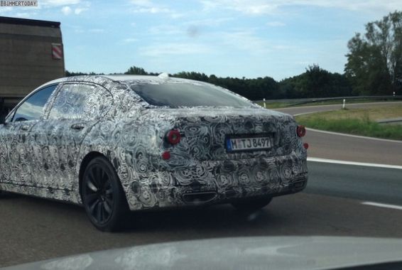 2015-BMW-7er-G12-Limousine-spied-1