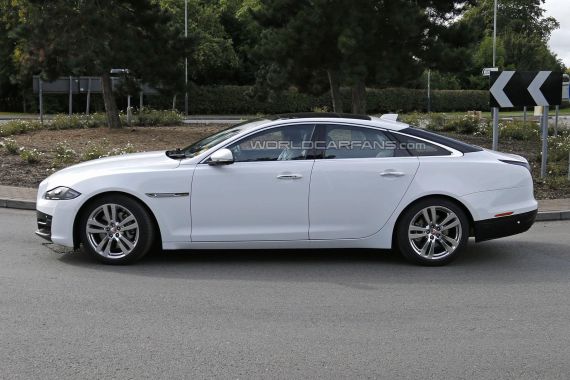 Jaguar XJ Spy 05