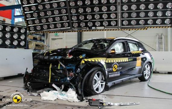 Mercedes-Benz GLA EuroNCAP 02