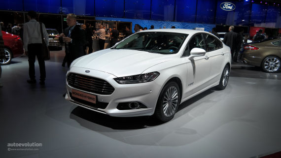 2015-ford-mondeo-makes-world-debut-at-the-paris-motor-show-live-photos_14