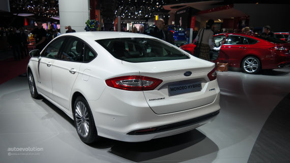 2015-ford-mondeo-makes-world-debut-at-the-paris-motor-show-live-photos_17