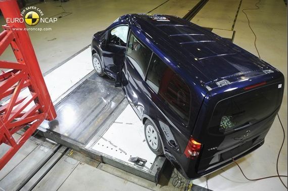 Mercedes-Benz V-Class EuroNCAP 04