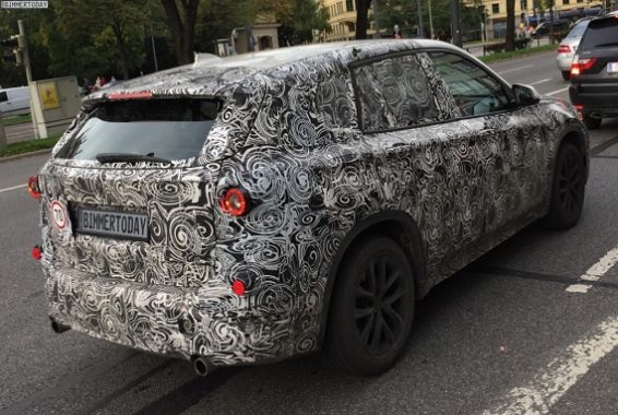 2015-BMW-X1-F48-interior-spied-5