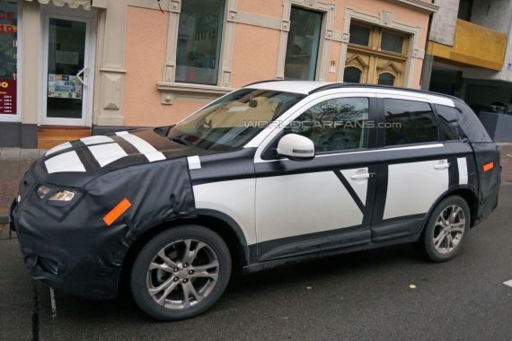 Mitsubishi Outlander Facelift Spy 03