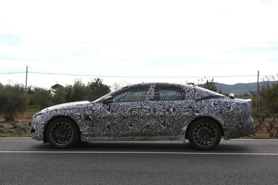 2016 Jaguar XF spy 02