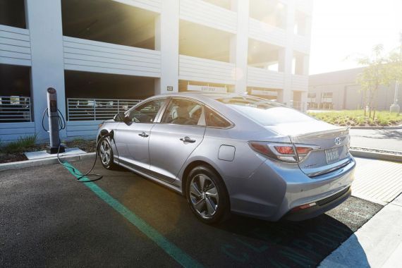 Hyundai Sonata Plug-in Hybrid Electric Vehicle 06