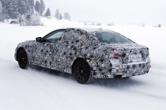 BMW 5-Series Plug-in Hybrid Spy 04