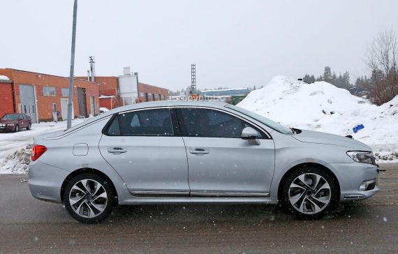 DS 5ls sedan spied 03