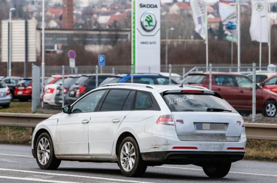 Skoda Superb estate spy 05