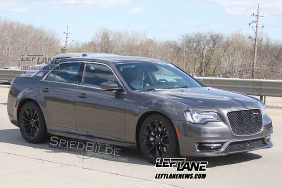 Chrysler 300 SRT spy 03