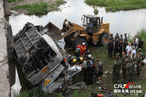 韩国旅游团吉林遭遇车祸 已致11人遇难