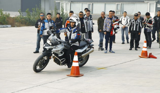 安全驾驶 第三届媒体摩托联盟BMW驾控培训