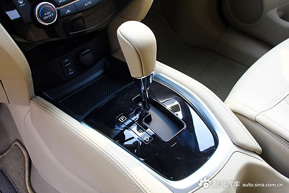 2014款奇骏2.5L XV NAVI自动四驱至尊版到店实拍