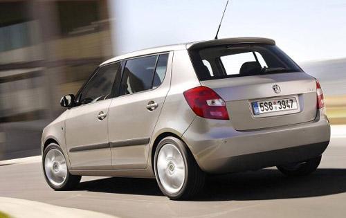 �ӽ�4�׵ĳ�������Ҳ�����˹�´ﾧ����С�ͳ����Ĵ��ͷ����������õĿռ��������ͽϴ����۳ߴ�Ϊǰ���ŵĳ�Ա���ṩ�˽ϴ�ĳ����ռ䡣