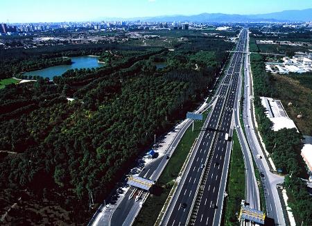 图文:从空中看北京五环路(4)--路边绿化带