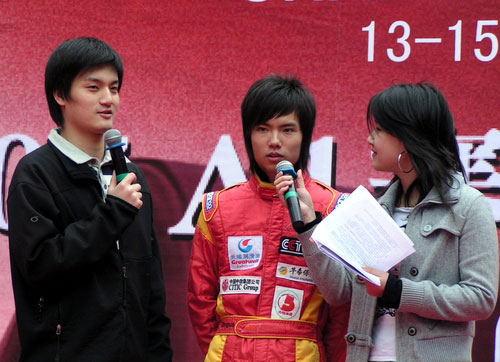 中国A1赛车手马青骅:努力成为F1赛车手