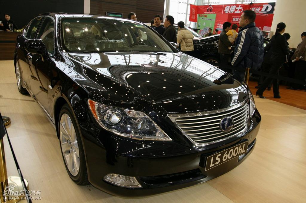 �׿���˹չ̨