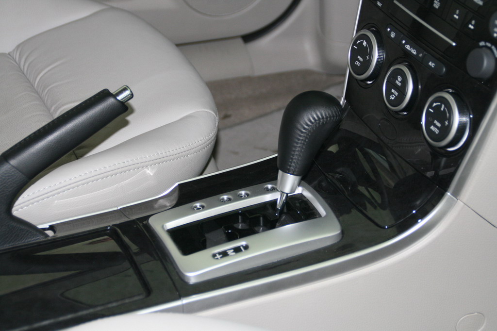 驻车制动器和变速杆