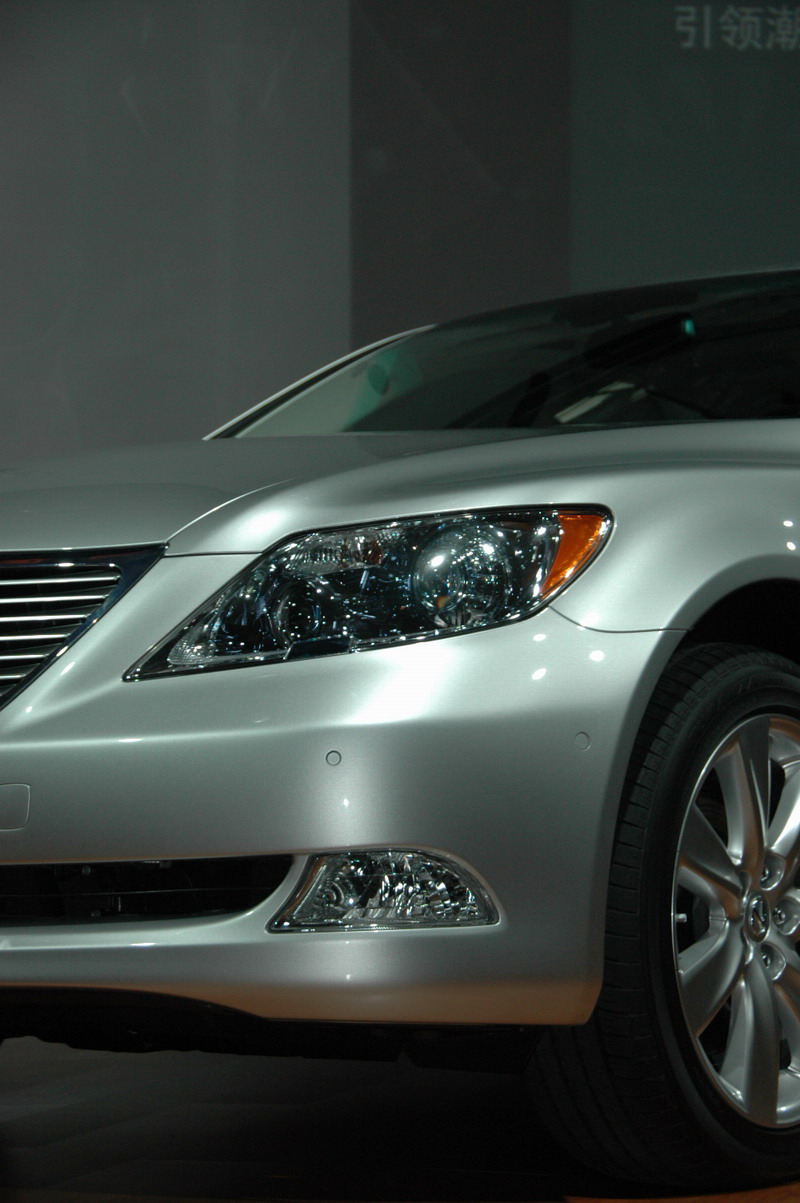 LS600hL���