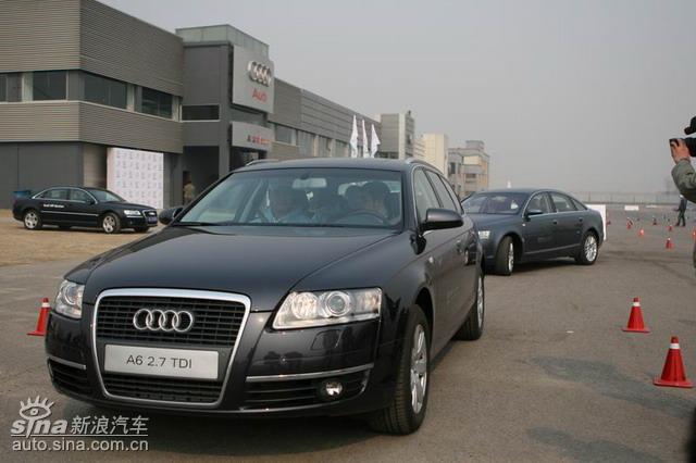 �µ���ɫ��ʻ��ݼӢѵ��Ӫ