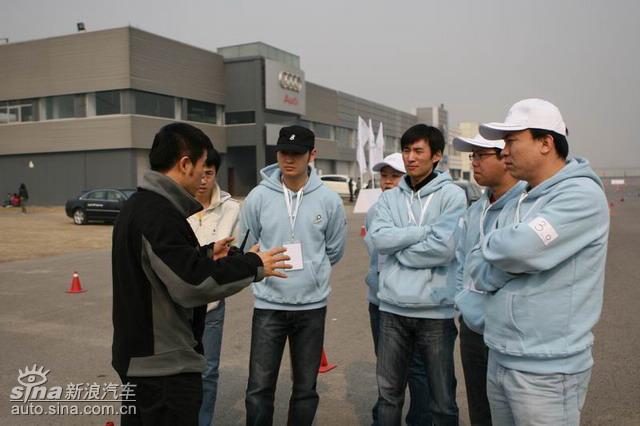 �µ���ɫ��ʻ��ݼӢѵ��Ӫ