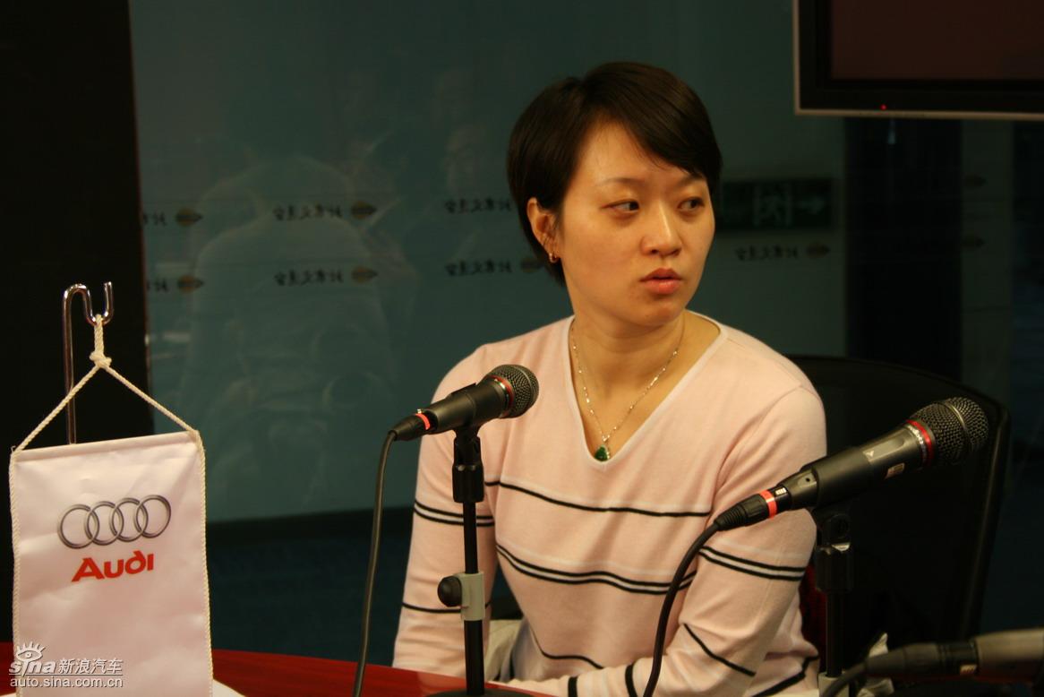 �µ���ɫ��ʻ��ݼӢѵ��Ӫ����ͼƬ