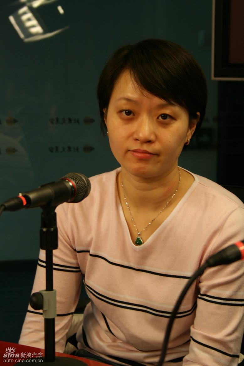 �µ���ɫ��ʻ��ݼӢѵ��Ӫ����ͼƬ