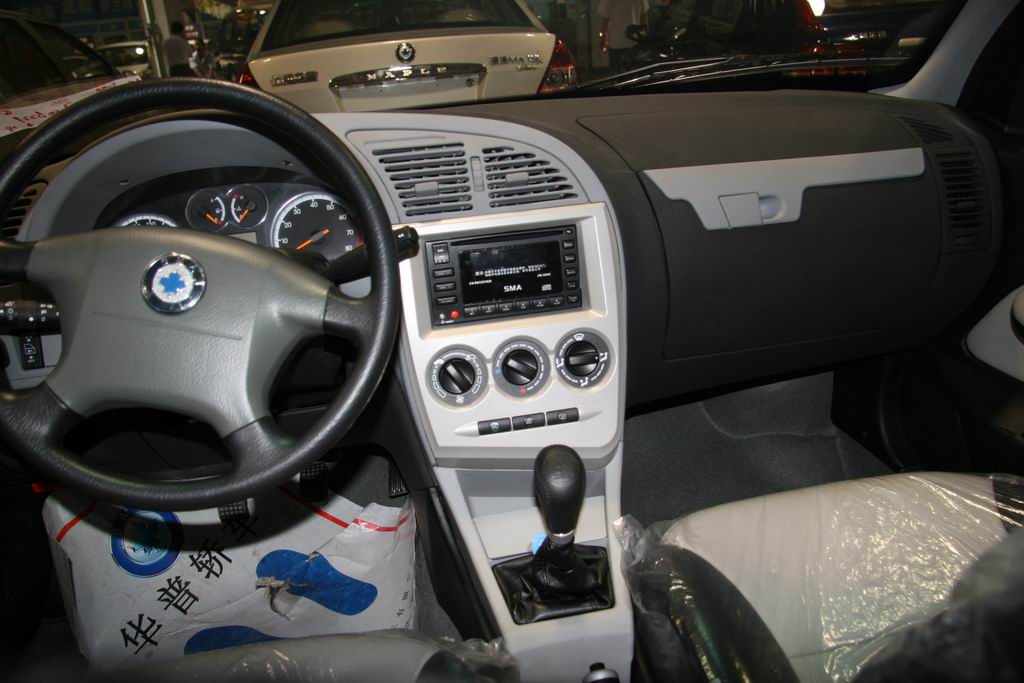 华普海迅三厢内饰