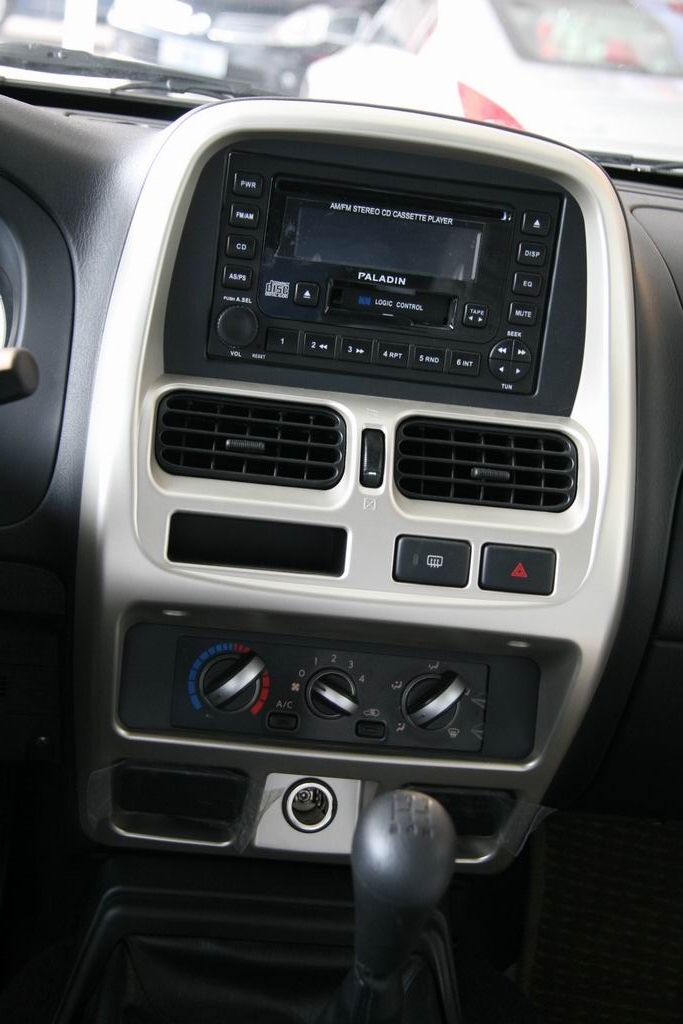 郑州日产帕拉丁中控台