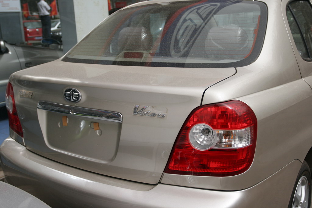 天津一汽威乐尾部_图片