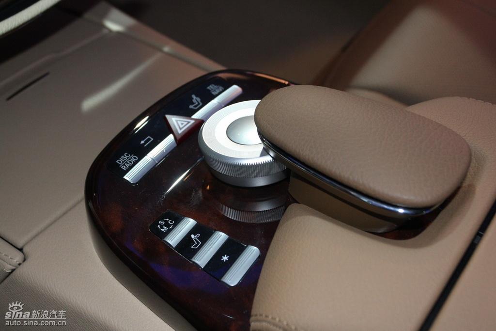 梅赛德斯-奔驰S350动感型轿车内饰实拍图