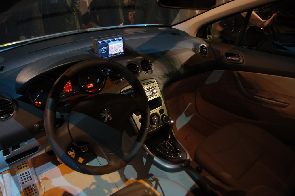 东风标致408内饰