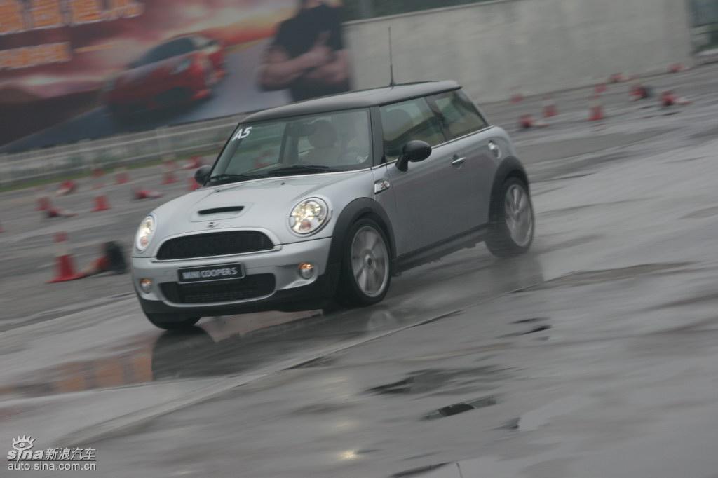 mini cooper s赛道绕桩