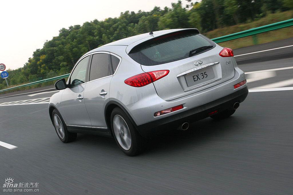 Ӣ�����EX35��·��ʻ��̬