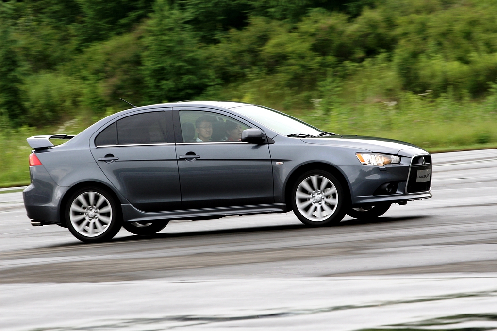 图片 新浪海外试驾三菱全新一代lancer ex