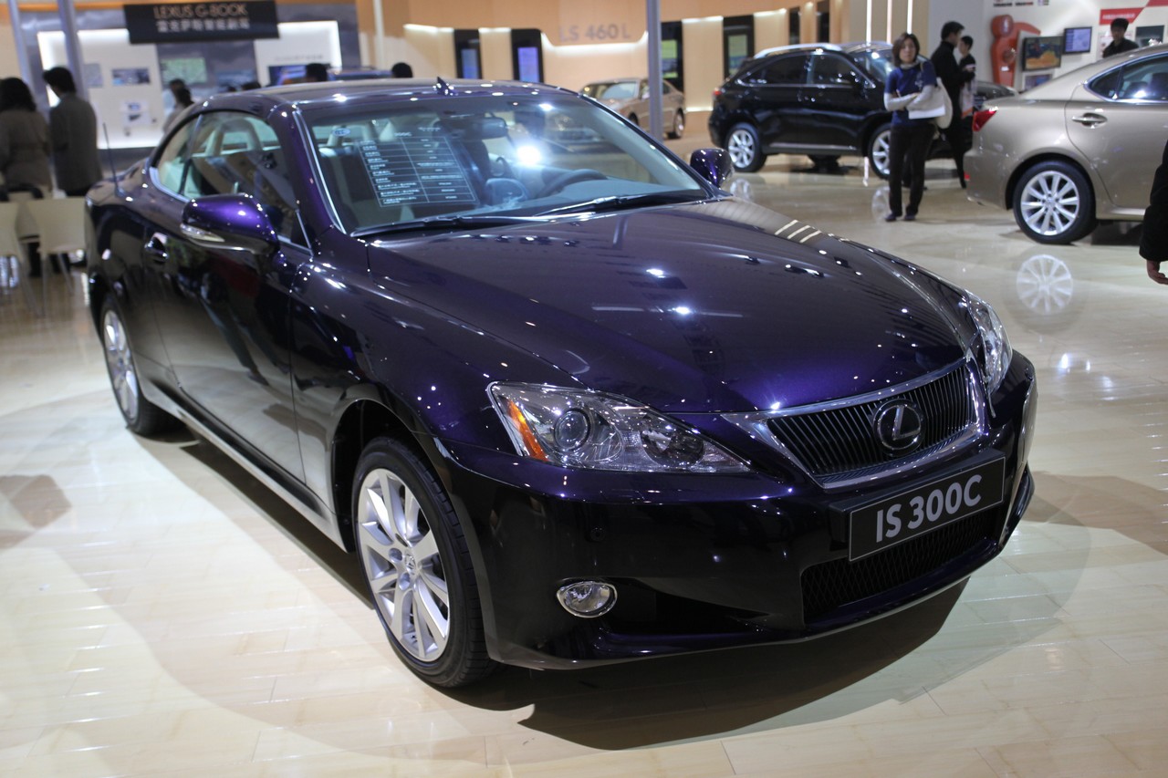 LEXUS IS