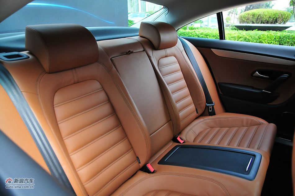 ��ɫ����