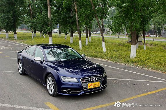 奥迪S7店内少量现车 购车优惠31.8万元