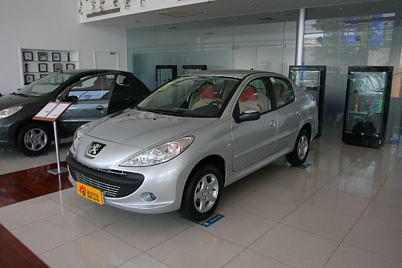 標致207三廂外觀整體