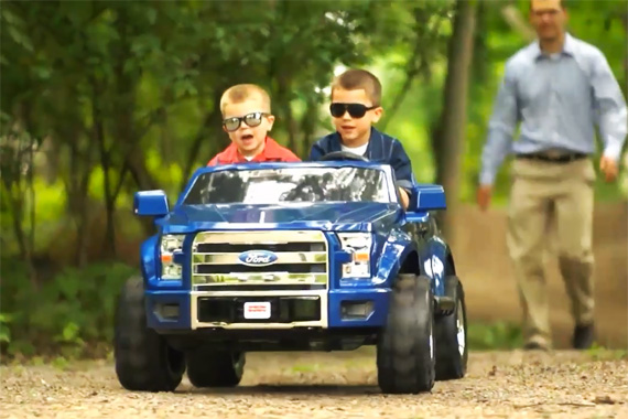 视频：好想再过童年 Power Wheels新Ford F-150童车