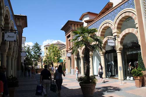 Fidenza Village是米兰最富盛名的购物地