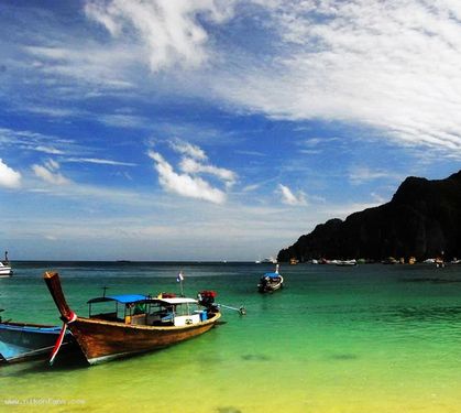 赴泰国南部旅游的中国游客注意涉水安全