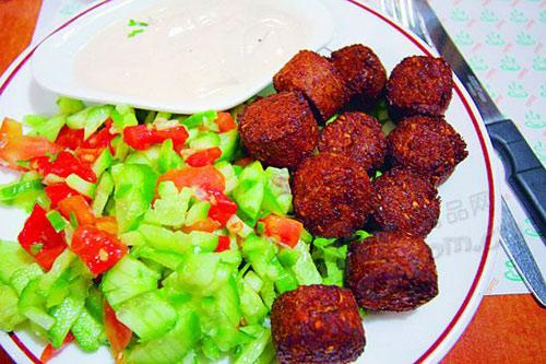 以胡姆斯为原料的另一种不得不提的以色列食品法拉费(Falafel) 以胡姆斯为原料的另一种不得不提的以色列食品法拉费(Falafel)